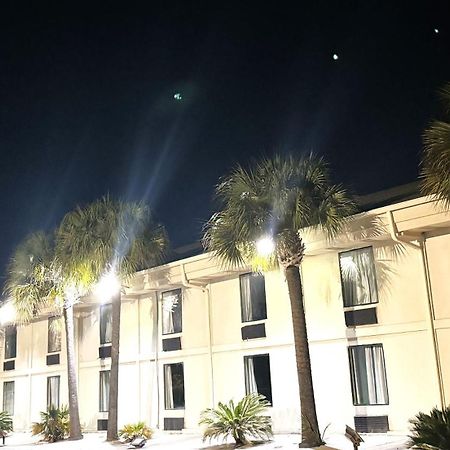 Regency Inn & Suites Pensacola Exterior photo