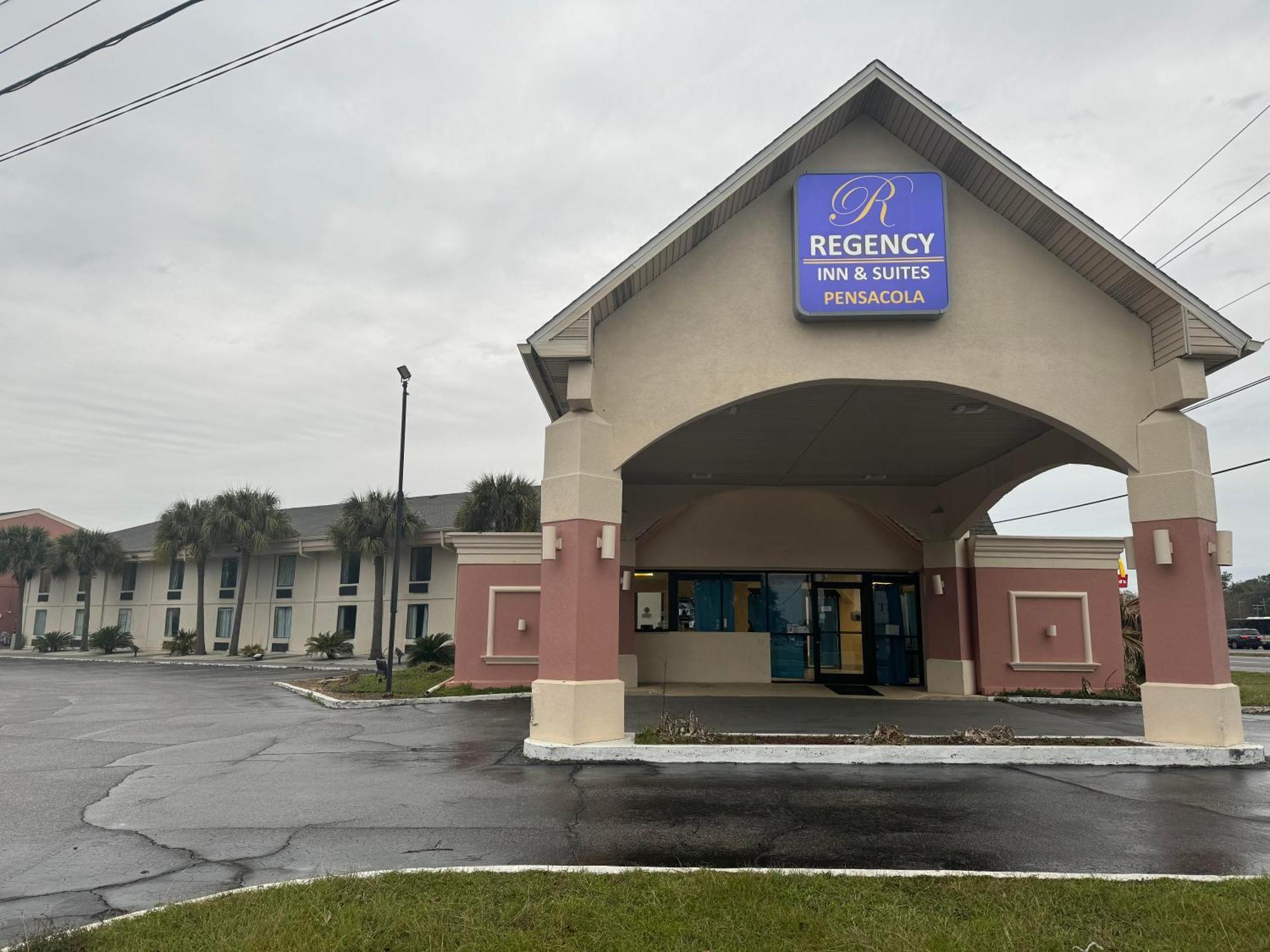 Regency Inn & Suites Pensacola Exterior photo